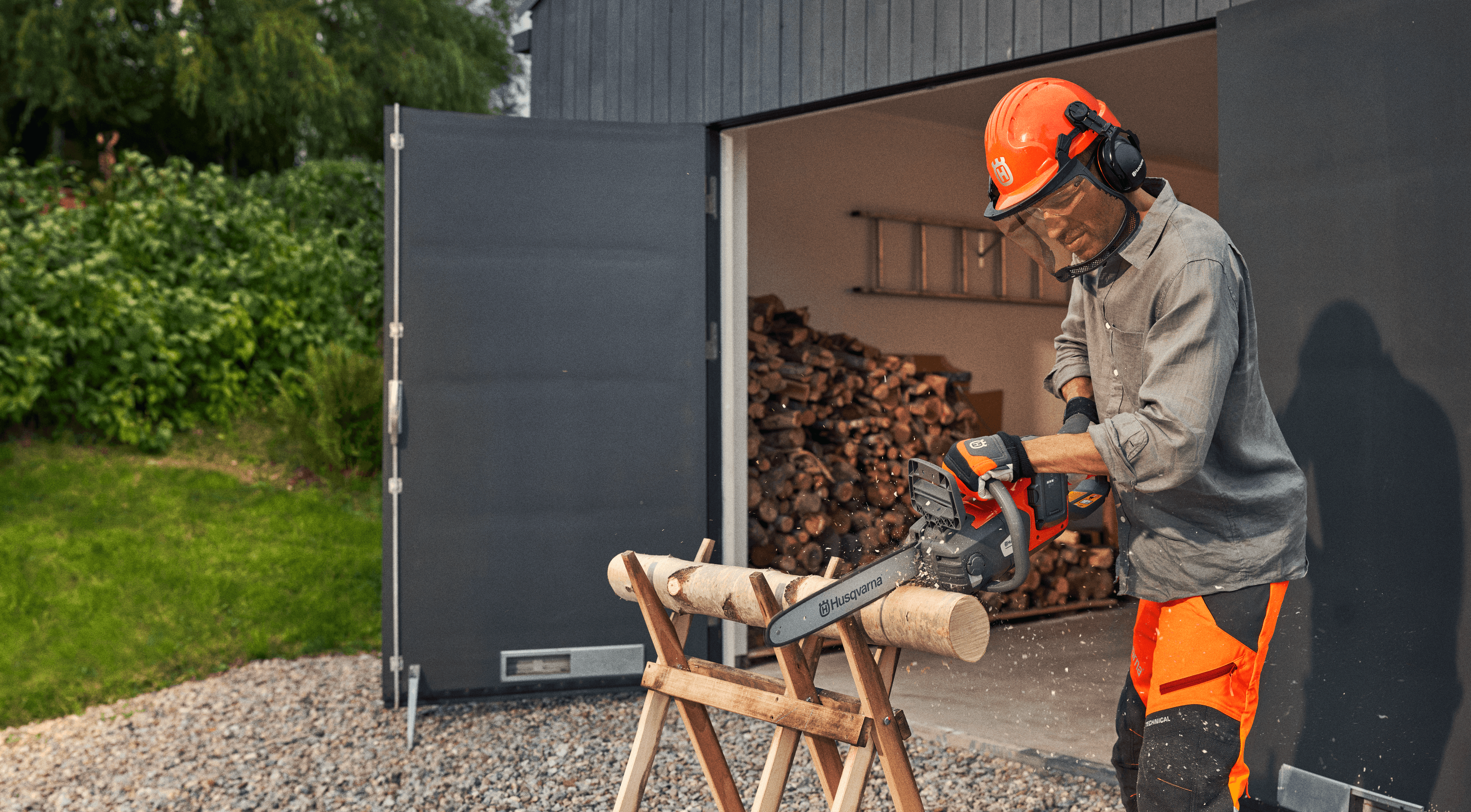 225i Battery Chainsaw without battery and charger image 1